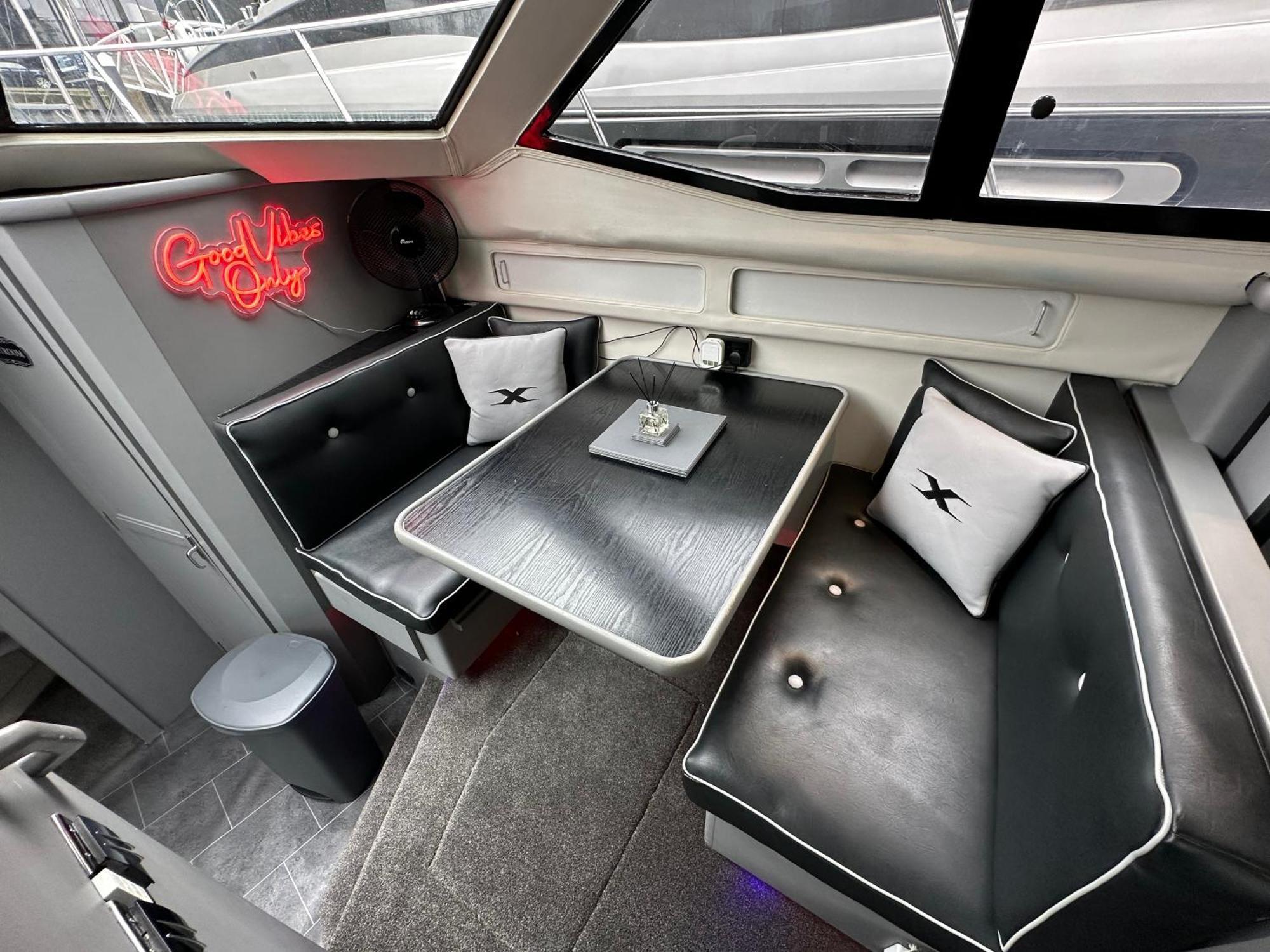 Yacht "X" - 44 Foot Modern Yacht On 5 Star Ocean Village Marina - Minutes Away From City Centre And Cruise Terminals, Free Parking ,Spa Package Available! Southampton Exterior foto