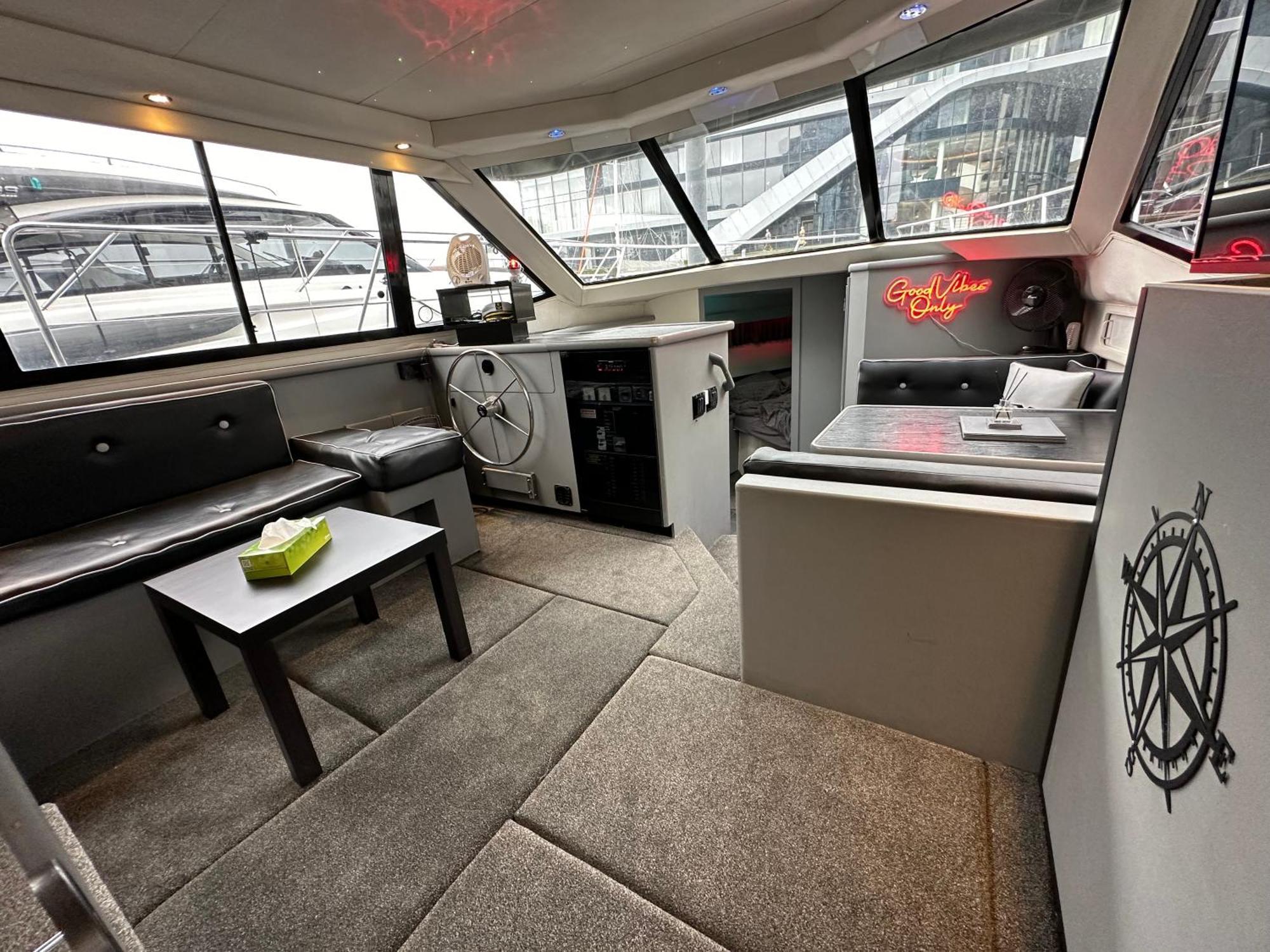 Yacht "X" - 44 Foot Modern Yacht On 5 Star Ocean Village Marina - Minutes Away From City Centre And Cruise Terminals, Free Parking ,Spa Package Available! Southampton Exterior foto